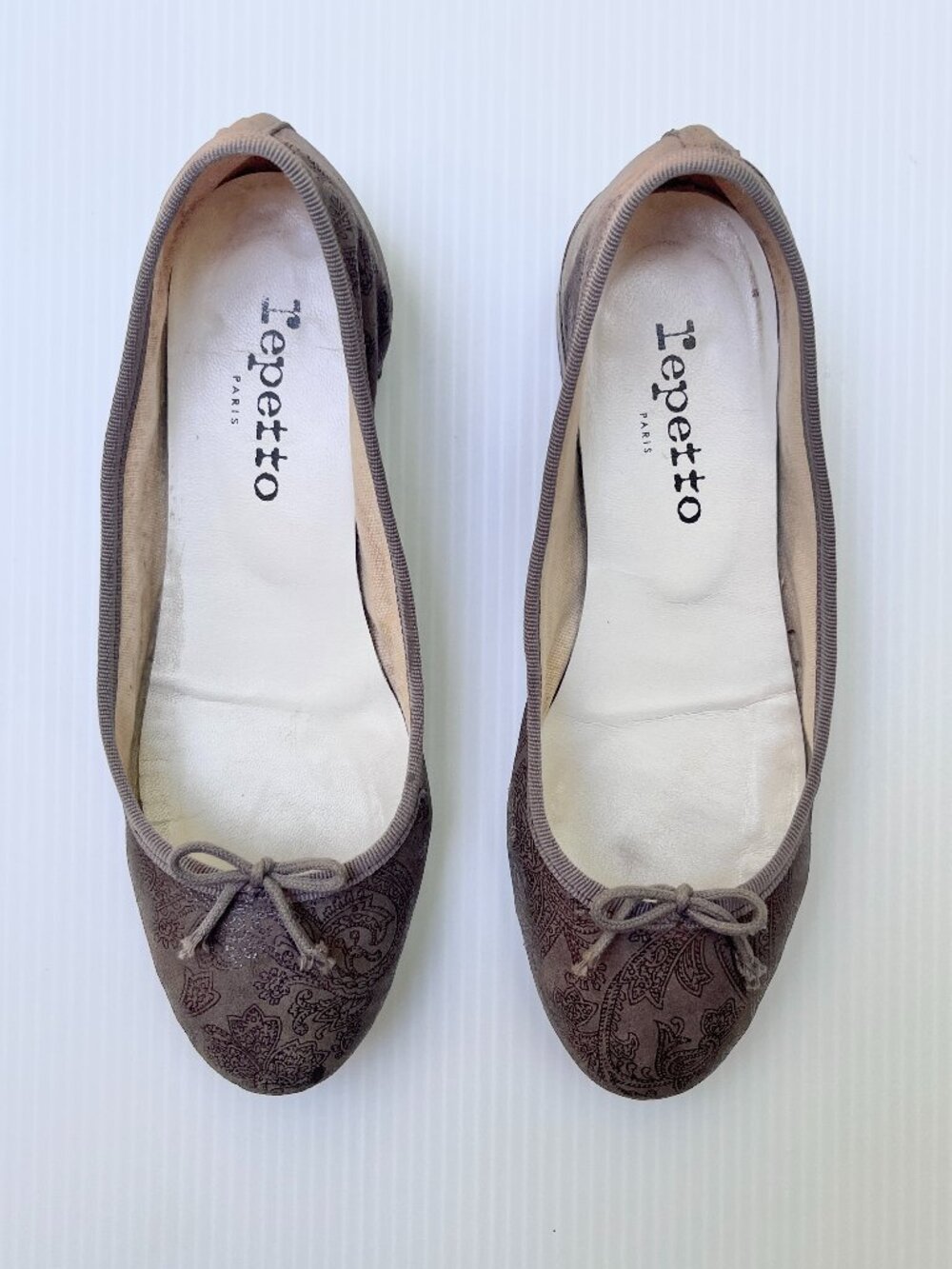Rare Repetto Camille Suede Heels in a Gray Paisley - Size 37 EU/6 US